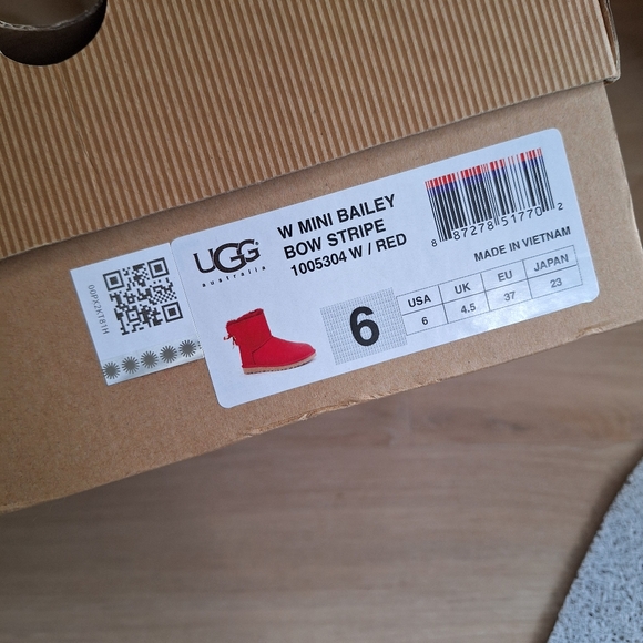Womens Size 6 UGG Mini Bailey Bow Snow Boots Suede Red new in box - Picture 7 of 8